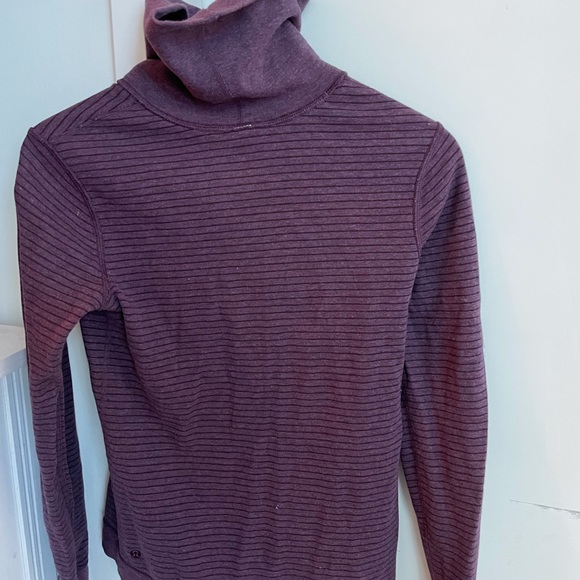 Lululemon reversible turtleneck 4 - Picture 2 of 4
